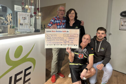 Scheckübergabe Theo